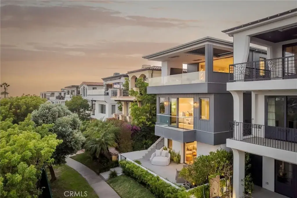 457 26th Street, Manhattan Beach, CA 90266 - #1