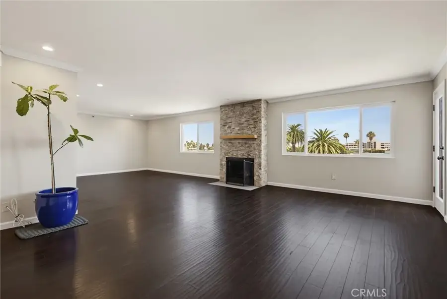 726 Elm Avenue #403, Long Beach, CA 90813 - #2