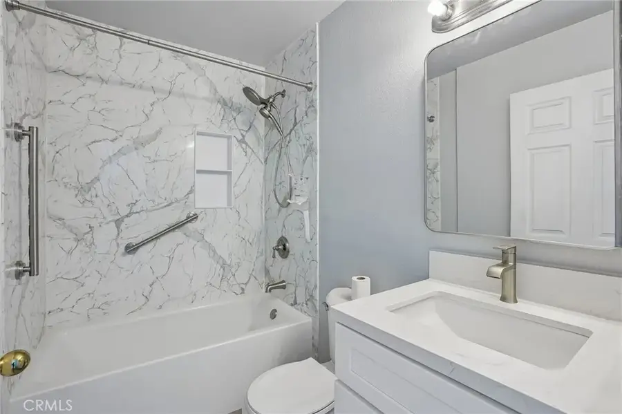 321 W Queen Street #20, Inglewood, CA 90301 - #3