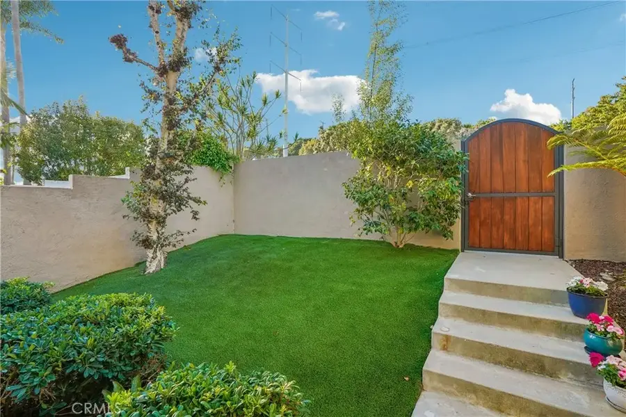 638 Rosecrans Avenue, Manhattan Beach, CA 90266 - #3