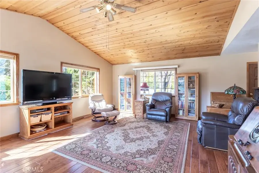 16834 Lake Shore Drive, Weed, CA 96094 - Image #2