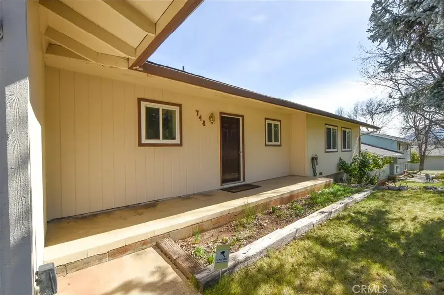 748 Meadowlark Ln., Yreka, CA 96097 - #3