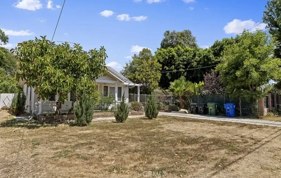 15945 Hart Street, Lake Balboa, CA 91406 - Image #3