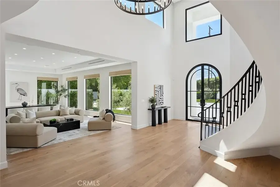 13807 Magnolia Boulevard, Sherman Oaks, CA 91423 - Image #2