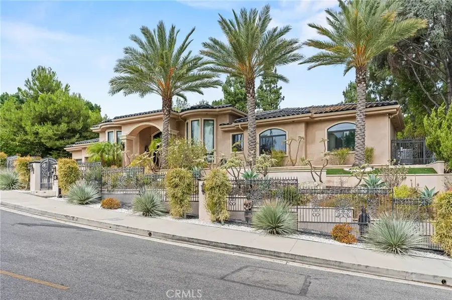 4555 Winnetka Avenue, Woodland Hills, CA 91364 - Image #2