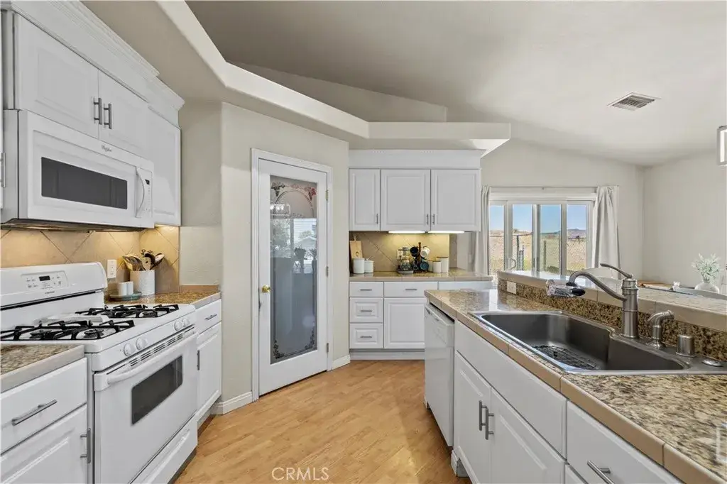 42647 Pinecliff Street, Lake Hughes, CA 93532 - Image #1