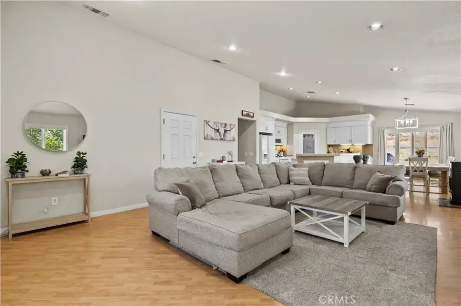 42647 Pinecliff Street, Lake Hughes, CA 93532 - Image #3