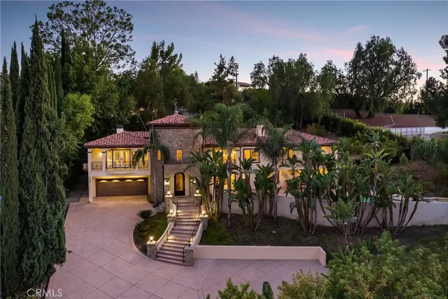 19554 Wells Drive, Tarzana, CA 91356 - Image #3