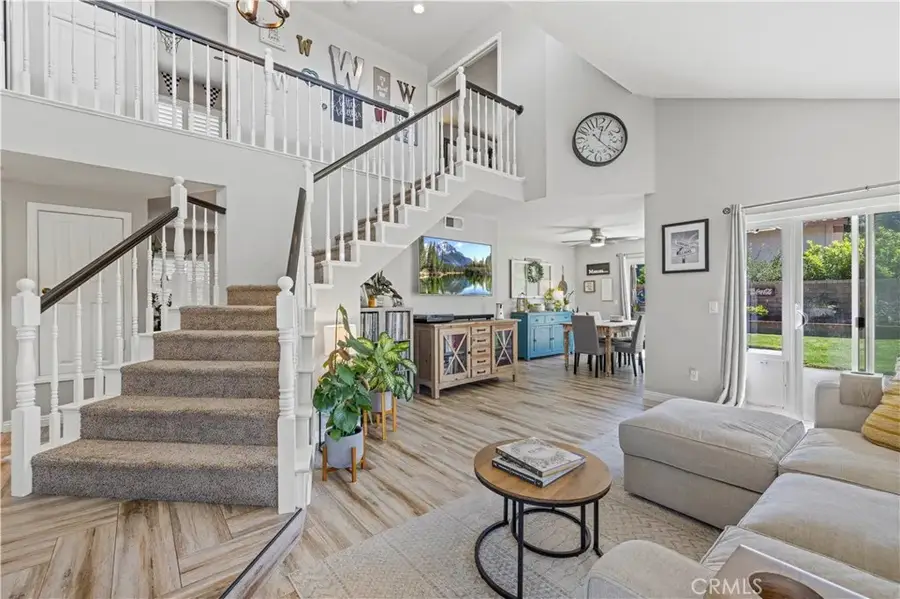 28050 Devon Lane, Saugus, CA 91350 - Image #3