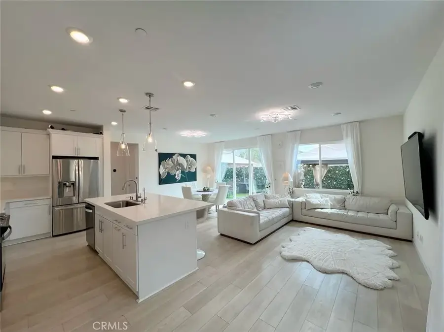 20910 Jennings Way, Newhall, CA 91321 - Image #2