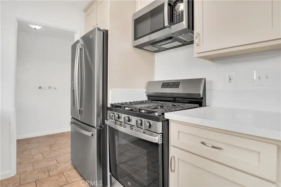 20214 Cohasset St. Unit #5, Winnetka, CA 91306 - Image #2
