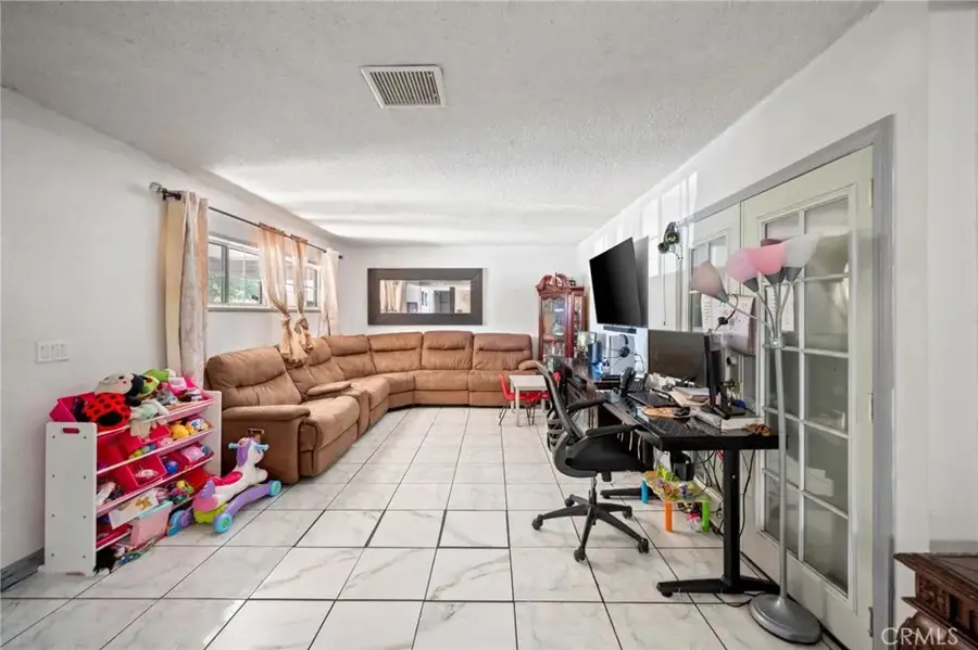 9168 Vena Avenue, Arleta, CA 91331 - Image #3