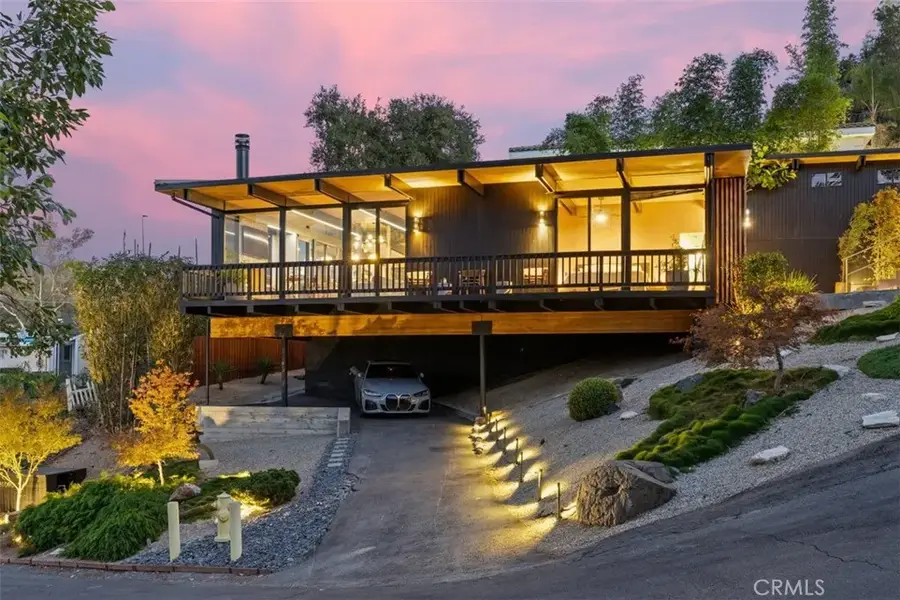 21090 Rios Street, Woodland Hills, CA 91364 - Image #2