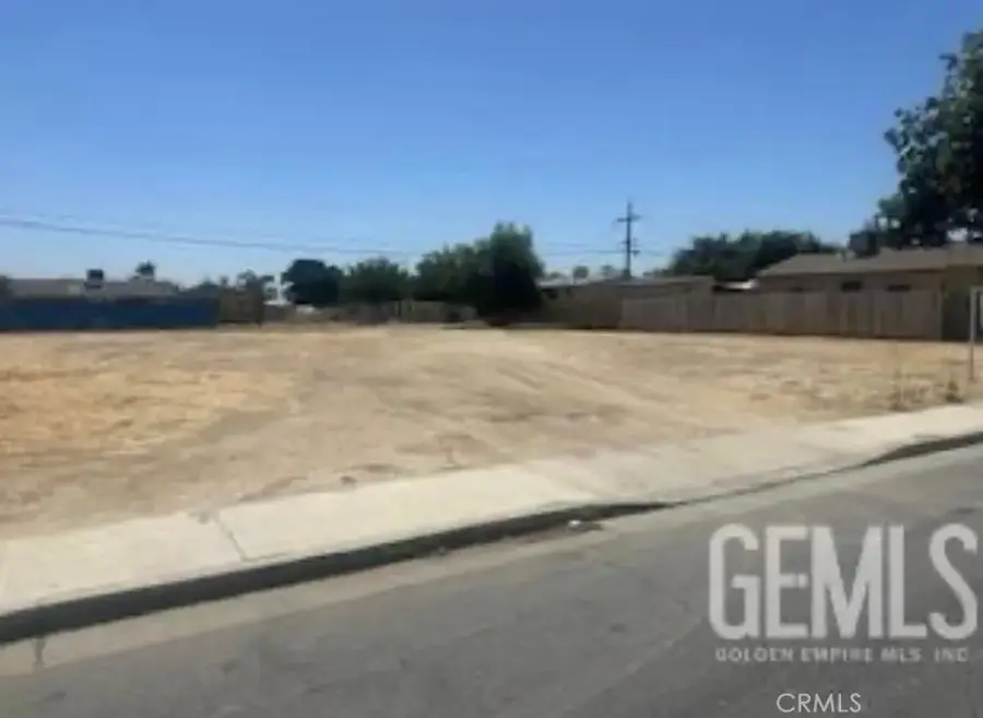 225 S Owens, Bakersfield, CA 93307 - Image #2