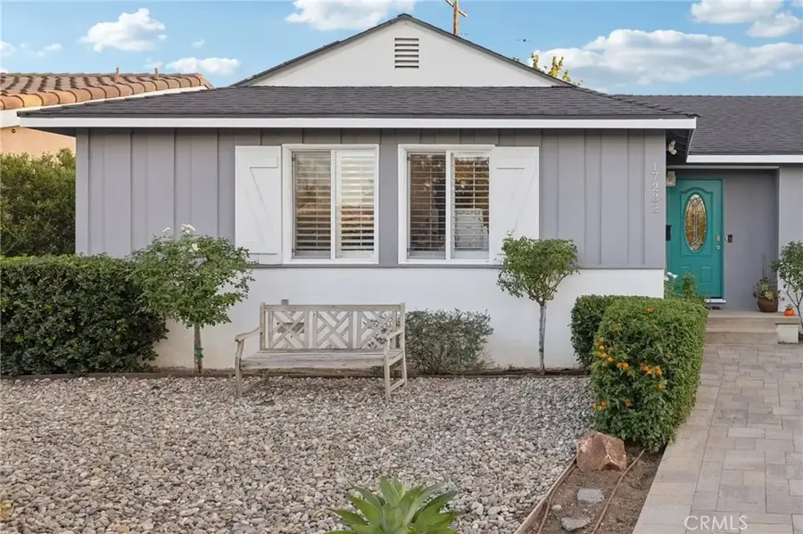 17232 Elkwood Street, Lake Balboa, CA 91406 - Image #2