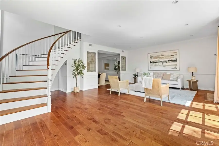 18135 Burbank Boulevard #3, Tarzana, CA 91356 - Image #3