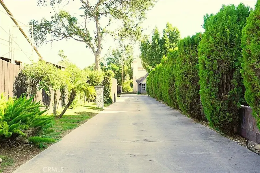 23242 Burbank Boulevard, Woodland Hills, CA 91367 - Image #3