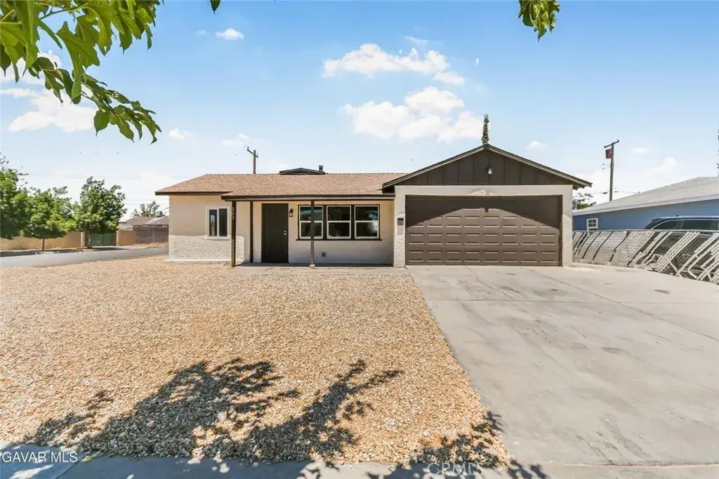 203 E Avenue P4, Palmdale, CA 93550 - Image #1