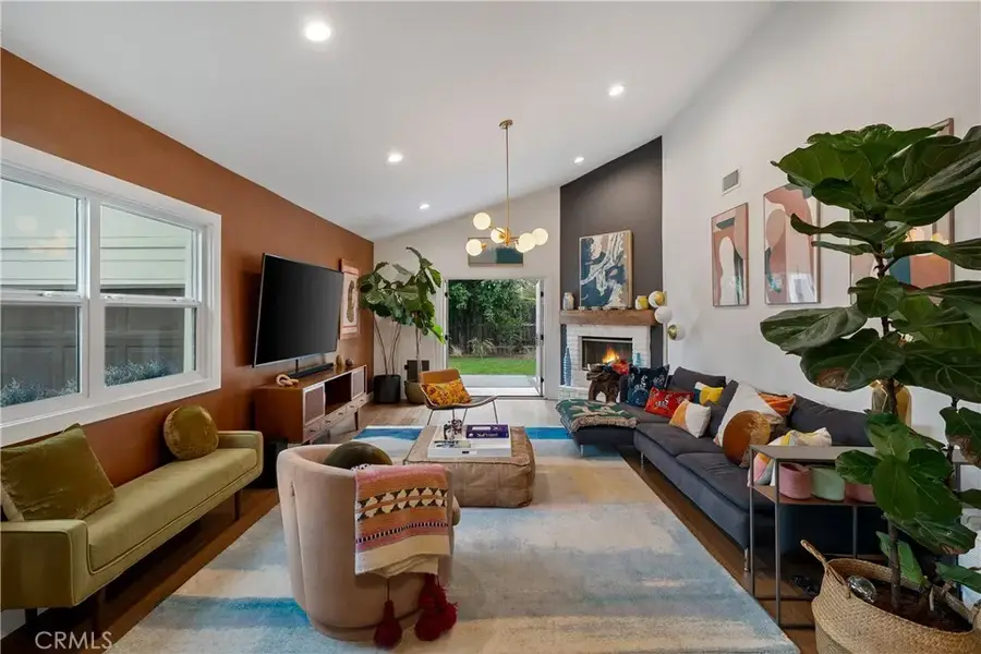 13232 Magnolia Boulevard, Sherman Oaks, CA 91423 - Image #3