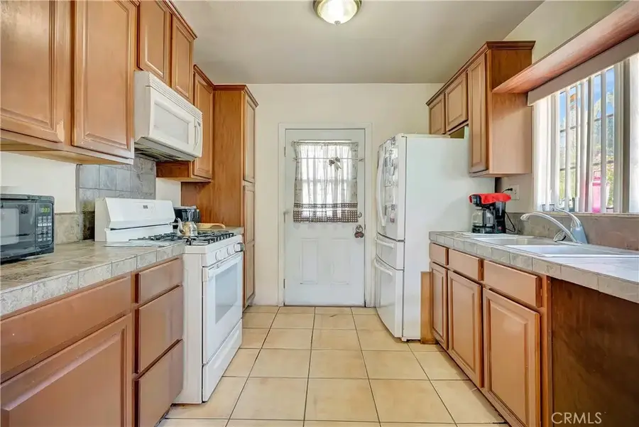 12547 Cometa Avenue, San Fernando, CA 91340 - Image #2