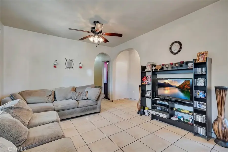 12547 Cometa Avenue, San Fernando, CA 91340 - Image #3