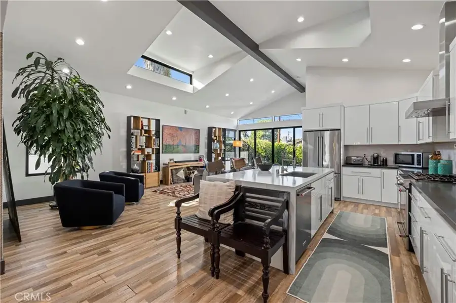 17929 Martha Street, Encino, CA 91316 - Image #3