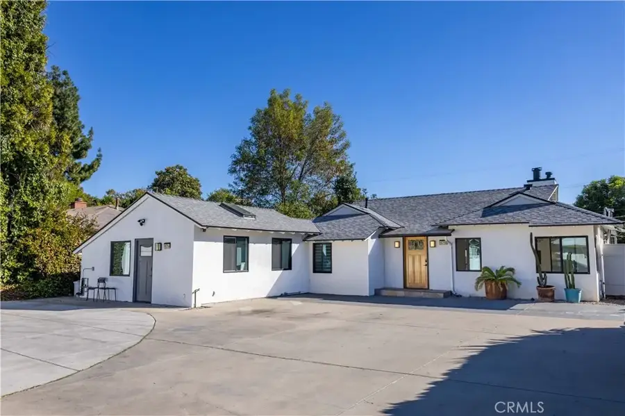 15756 Hart Street, Lake Balboa, CA 91406 - Image #3