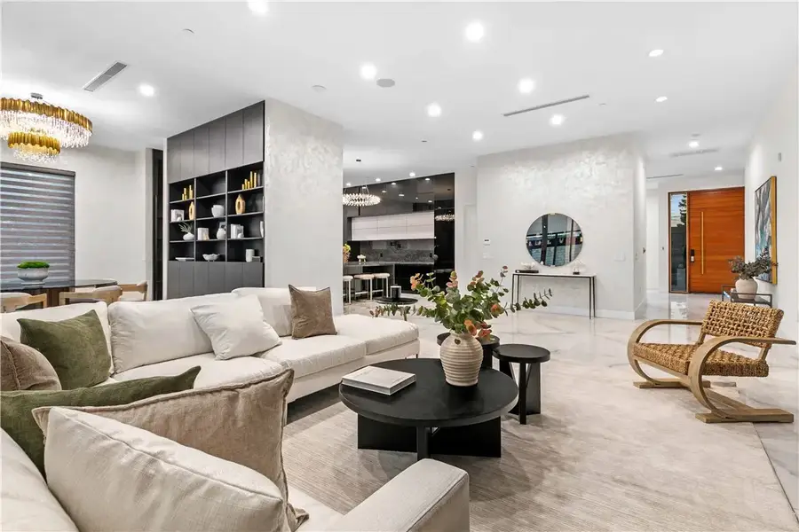 12815 Martha, Valley Village, CA 91607 - Image #3