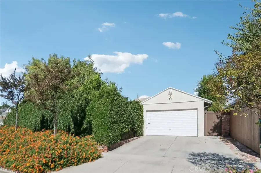 18937 Sylvan Street, Tarzana, CA 91335 - Image #2