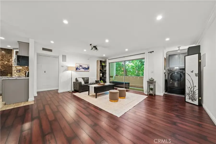 5215 Balboa Boulevard #203, Encino, CA 91316 - Image #2