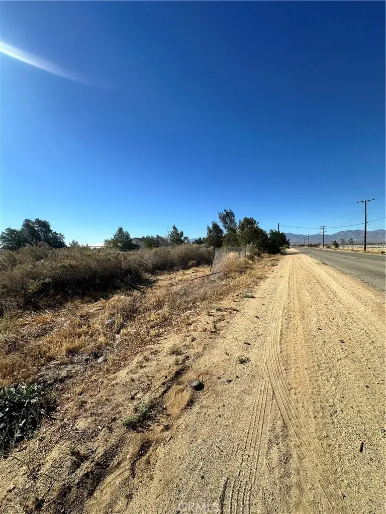 180 E Avenue P-2, Palmdale, CA 93591 - #1