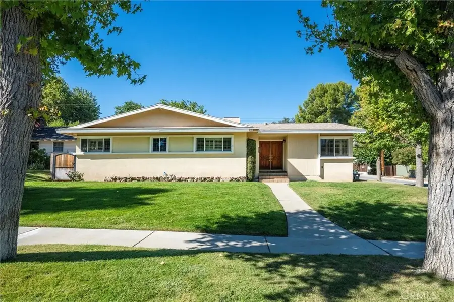 25085 Highspring, Newhall, CA 91321 - Image #2