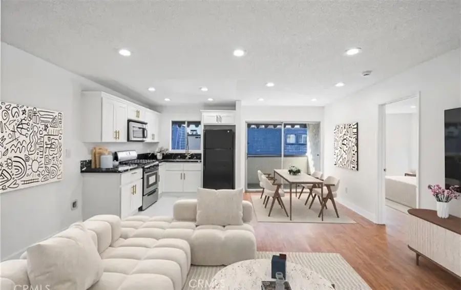 18530 Hatteras Street #333, Tarzana, CA 91356 - Image #3