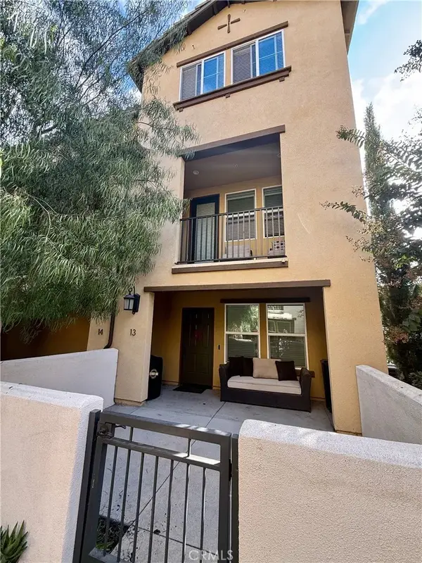 1570 W 1st Street, Santa Ana, CA 92703