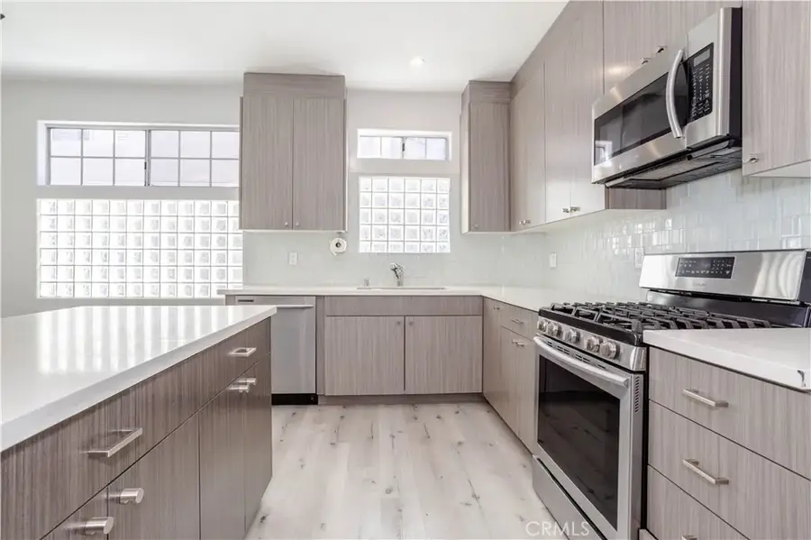 18347 Saticoy #28, Reseda, CA 91335 - Image #3