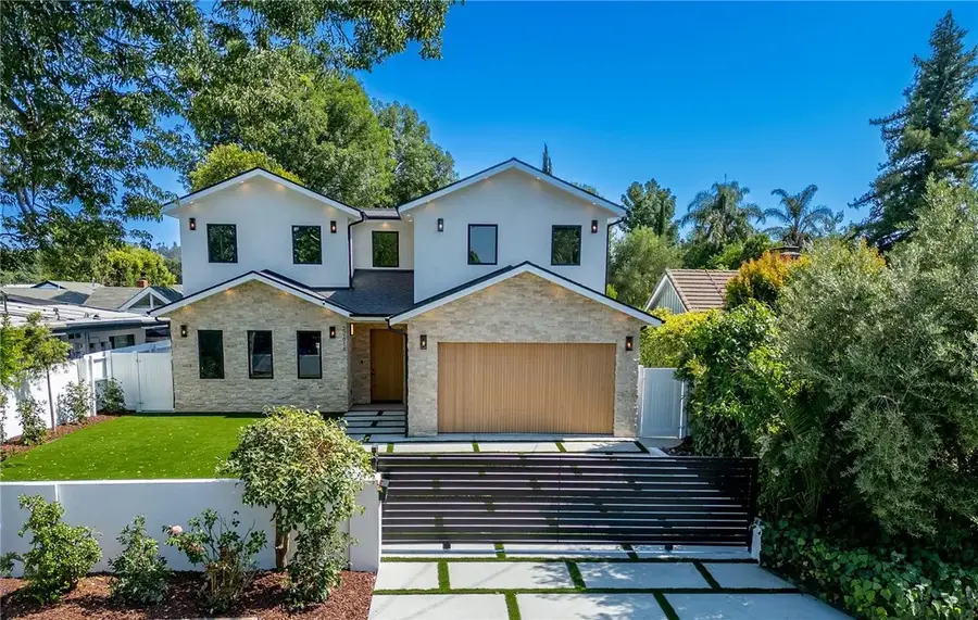 22616 Hatteras Street, Woodland Hills, CA 91367 - Image #2