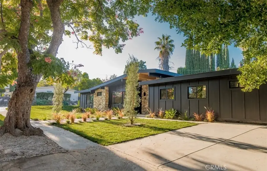 23623 Ladrillo, Woodland Hills, CA 91367 - Image #2