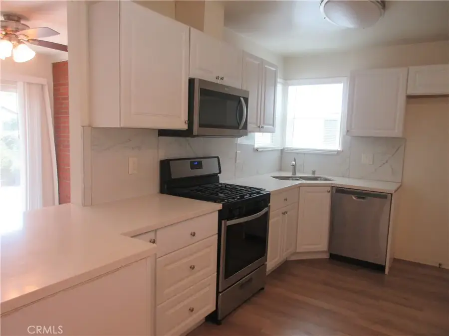 6446 Mclennan, Lake Balboa, CA 91406 - Image #3