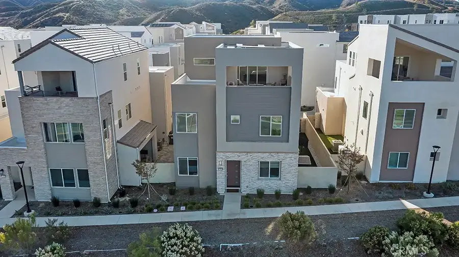 27144 Skyland Way, Valencia, CA 91381 - Image #2