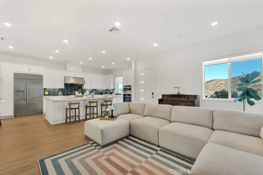 27144 Skyland Way, Valencia, CA 91381 - Image #3