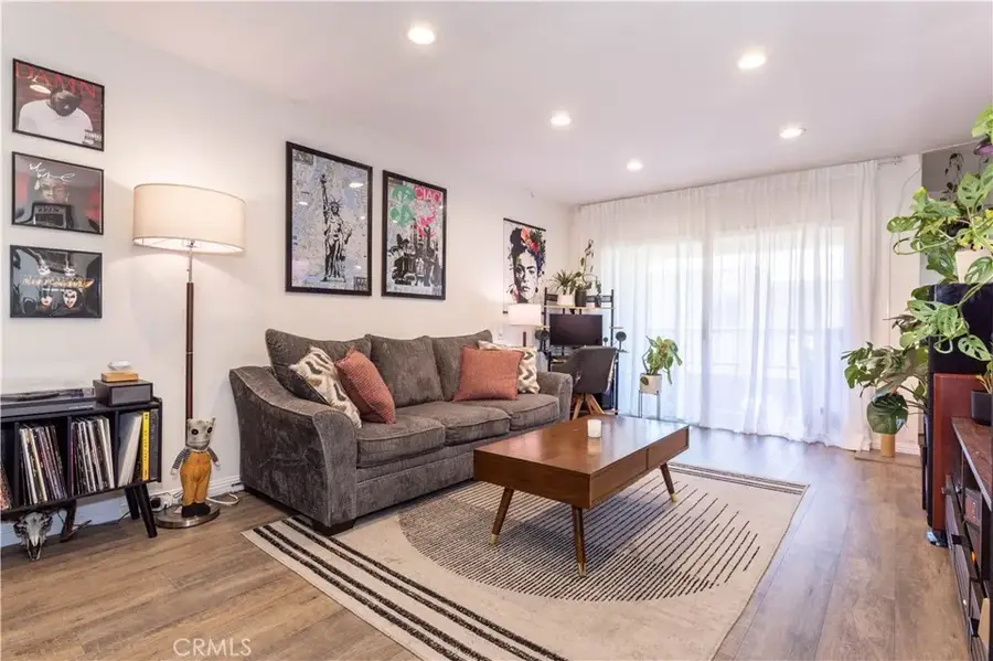 18307 Burbank, Tarzana, CA 91356 - Image #3