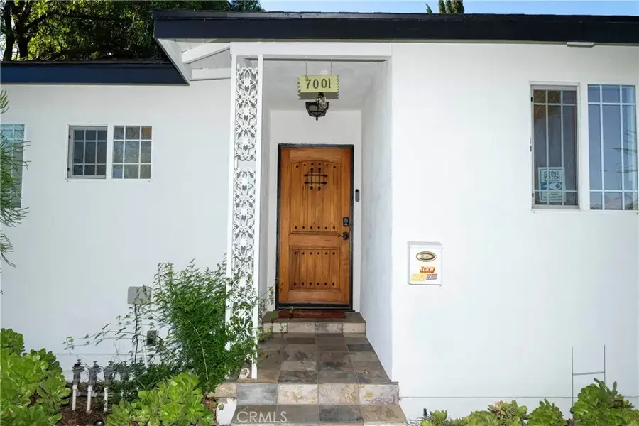 7001 Jellico Avenue, Lake Balboa, CA 91406 - Image #3