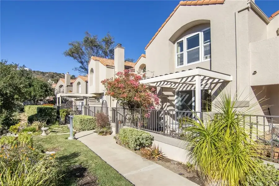 11203 Sierra Pass Place, Chatsworth, CA 91311 - Image #2