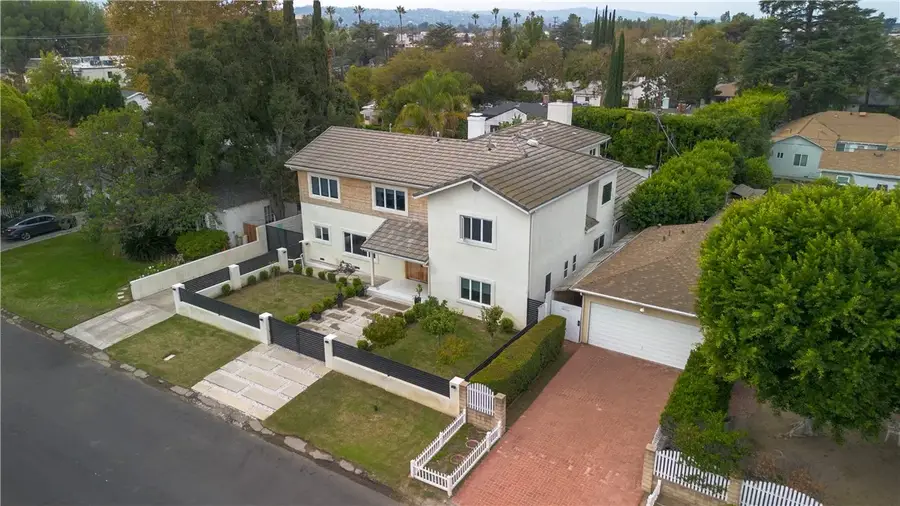 5439 Gentry Avenue, Valley Village, CA 91607 - Image #3