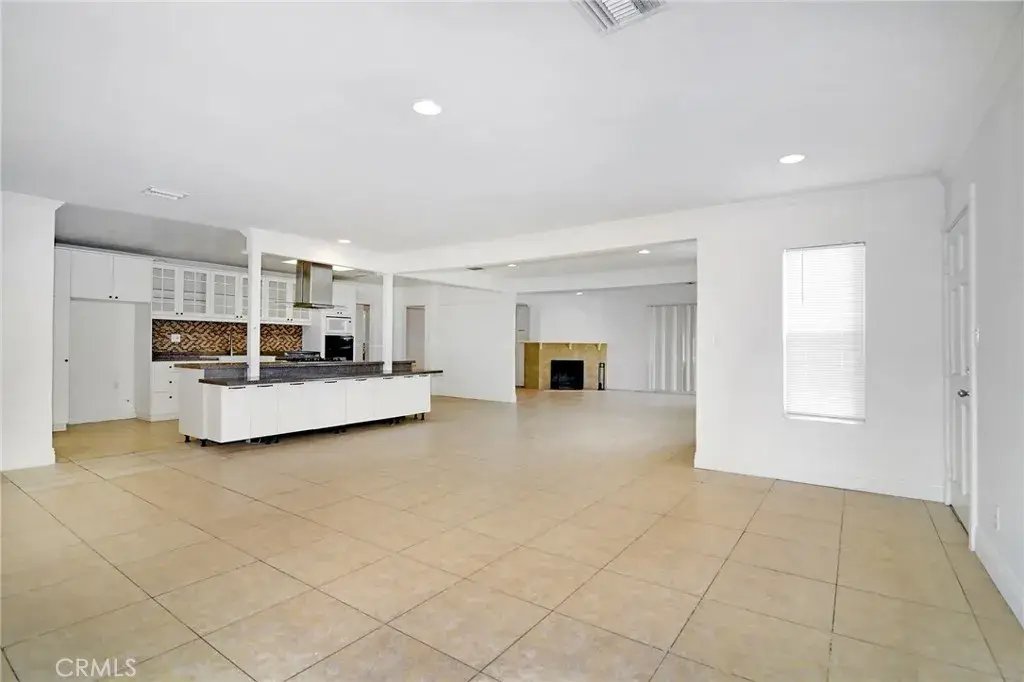 19324 Victory Boulevard, Reseda, CA 91335 - Image #1