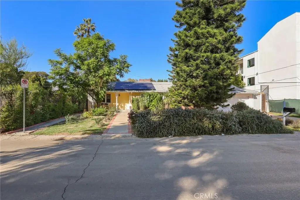 15719 Vose Street, Lake Balboa, CA 91406 - Image #1