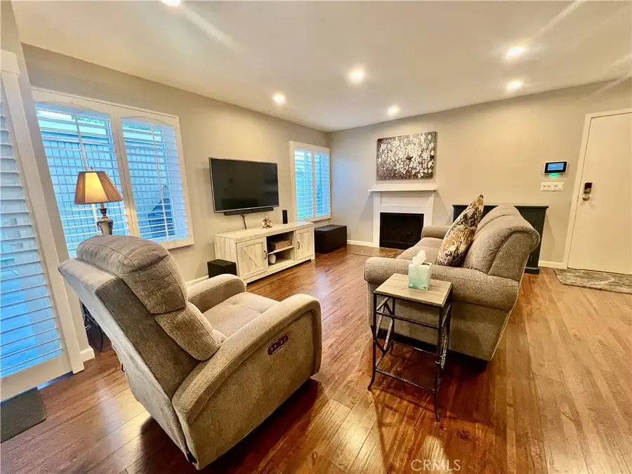 22123 Burbank Blvd #2, Woodland Hills, CA 91367 - Image #3