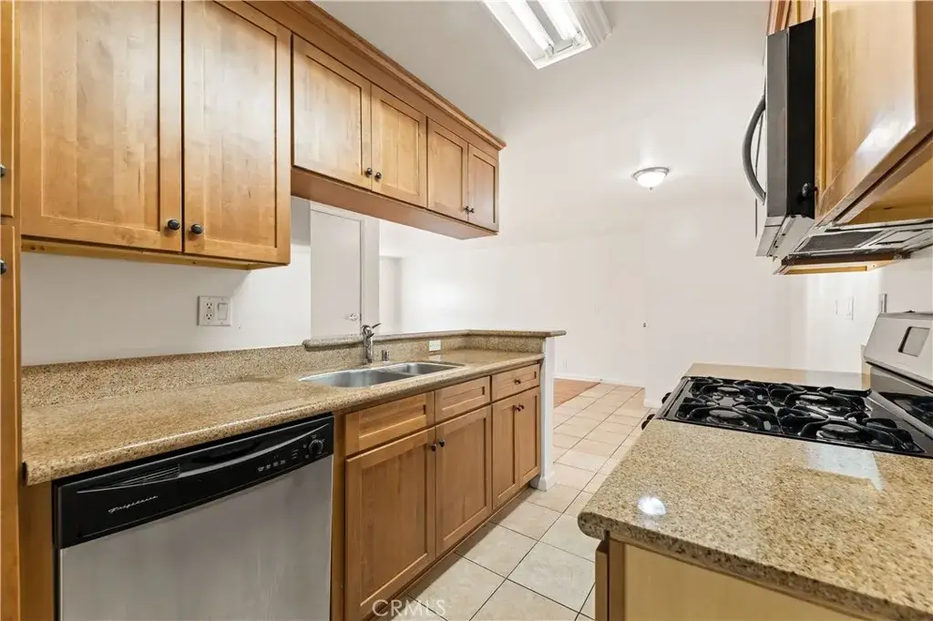 20327 Saticoy Street #102, Winnetka, CA 91306 - Image #1