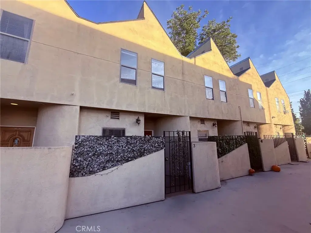 14256 Victory Boulevard #3, Van Nuys, CA 91401 - Image #1