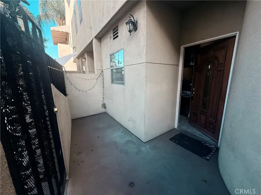 14256 Victory Boulevard #3, Van Nuys, CA 91401 - Image #2